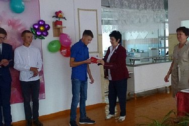 Выпускники простились со своими школами
